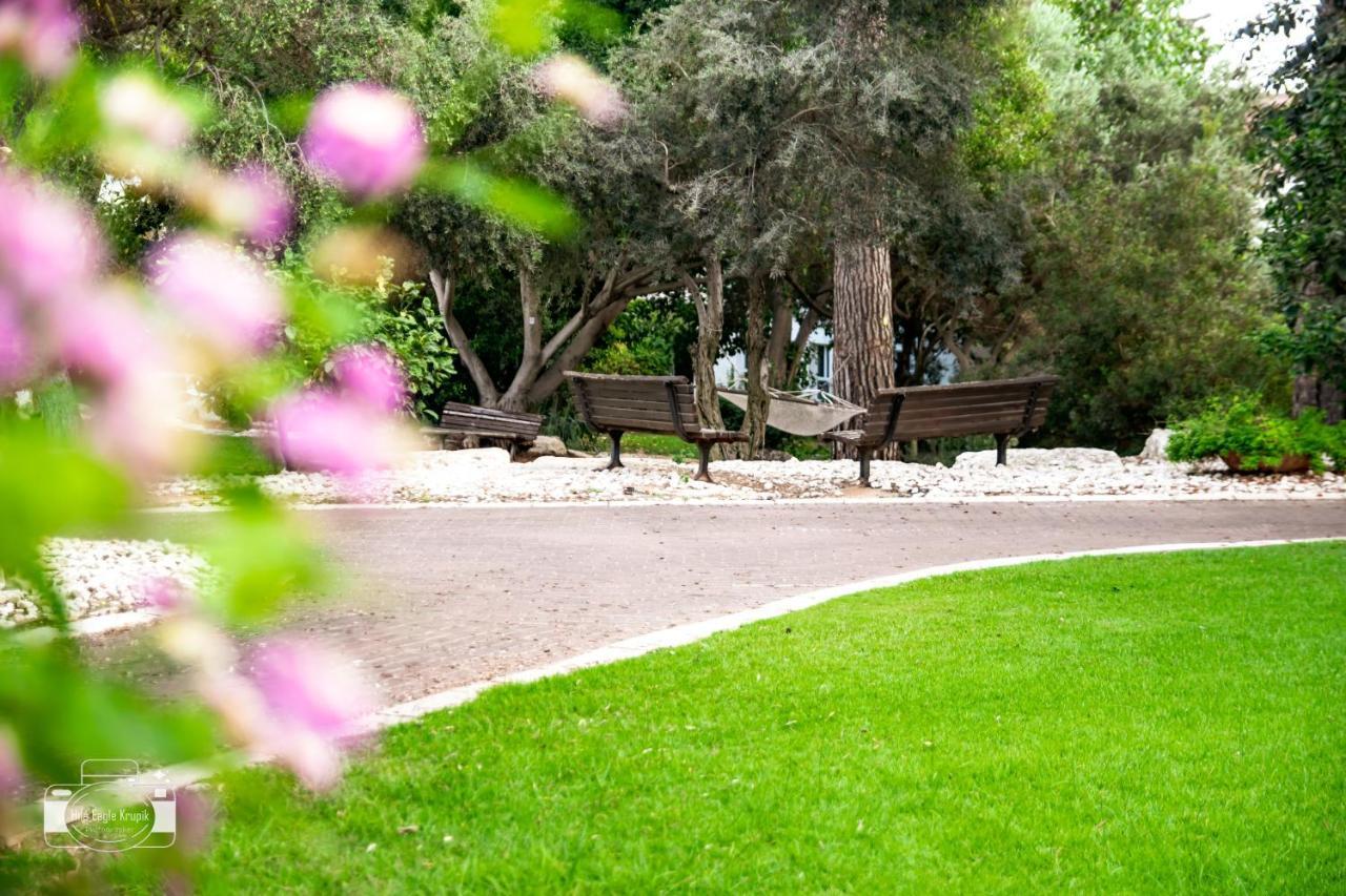 Eden Inn Zichron Ja’akow Exterior foto
